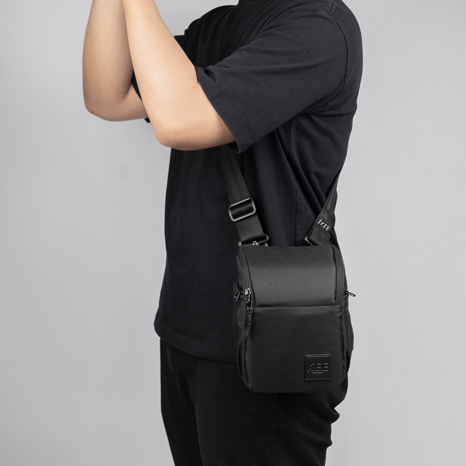 Larvae 2.0 Camera Sling Bag