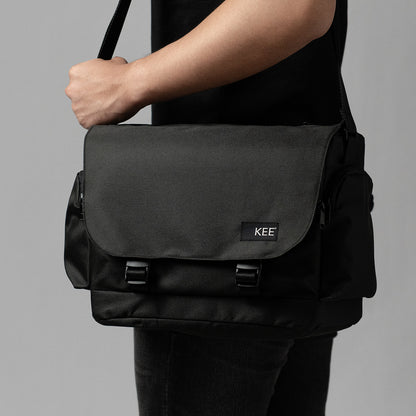 Mantis 3.0 Camera Messenger Bag