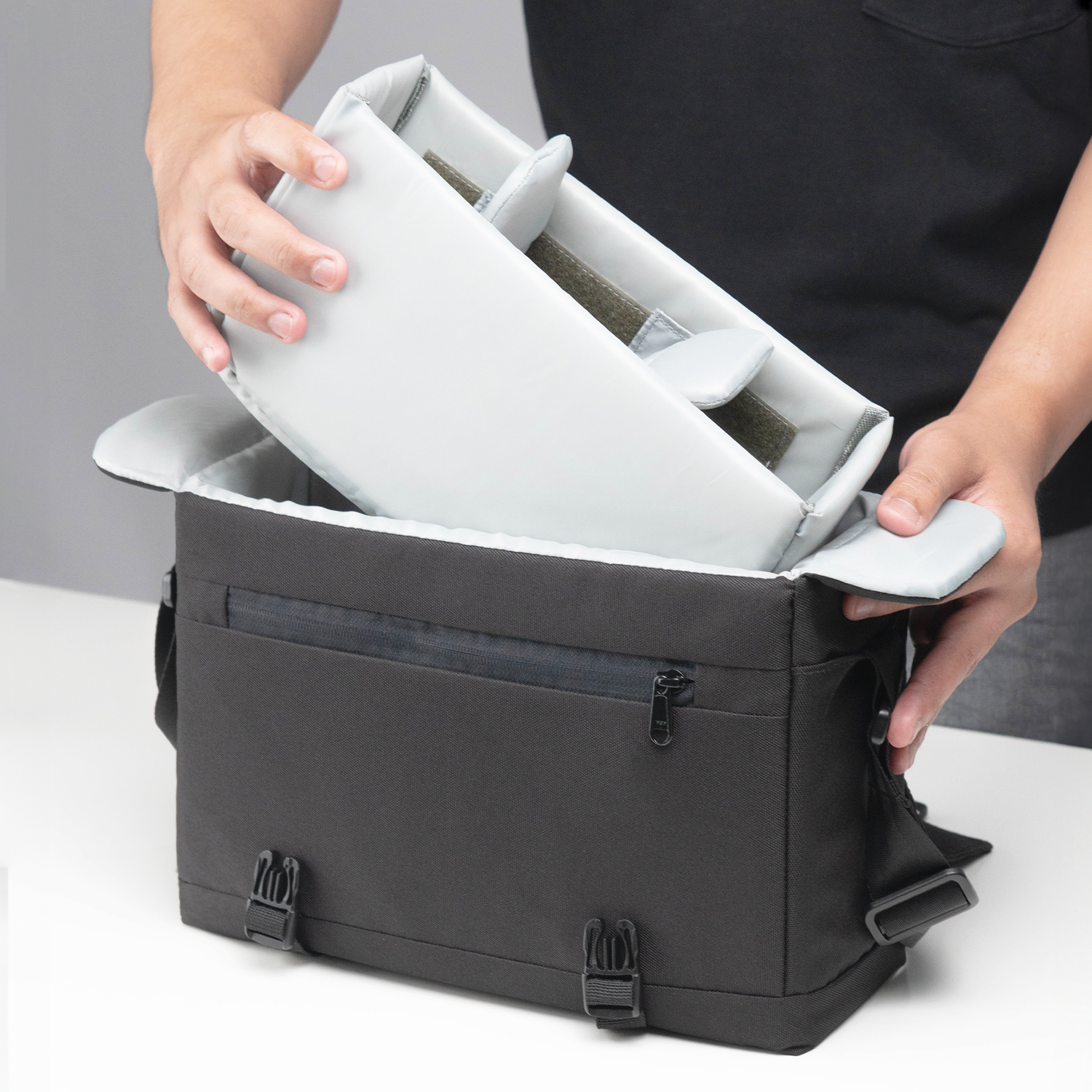 Neira Camera Messenger Bag